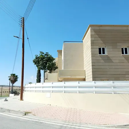 Of Artemis Apartamento Larnaca